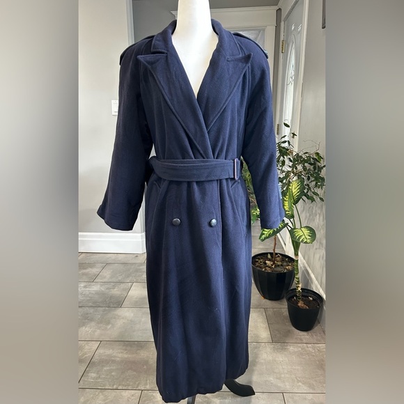 Elegant Navy Blue Belted Coat wool and cashmere, made in Canada - Picture 1 of 14